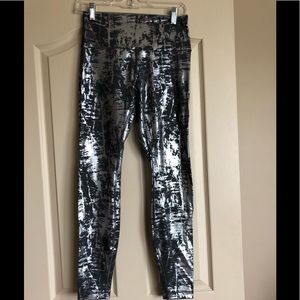 VEUC Lululemon Wunder Unders, High rise, size 8